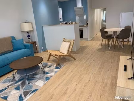 appartement meublé de 65 mètres carrés  entièrement rénové  dans un hôtel particulier sécu