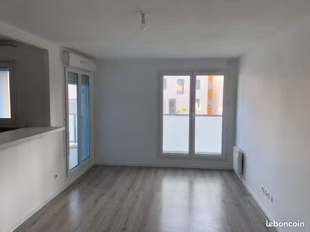 appartement f2 - gare cergy le haut
