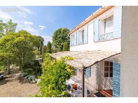 maison provençale avec jardin