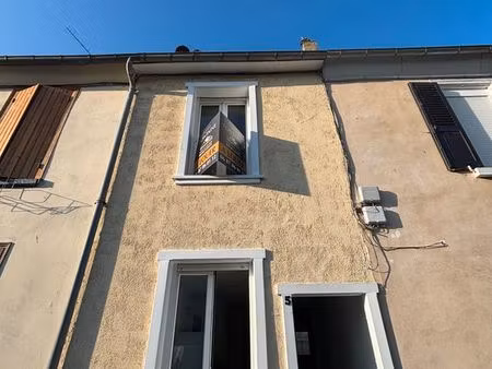 maison avec cour 1 chambre libre de suite