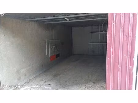 garage à louer très saint et propre aucune humidité