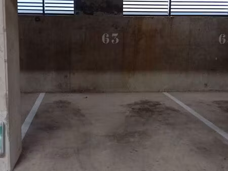 emplacement de parking couvert