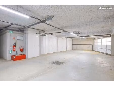 garage à louer dans résidence standing
