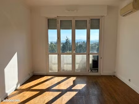 t2 bis - appartement rénové avec climatisation