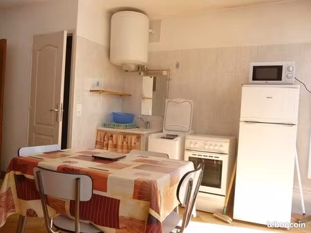 studio meublé de 25m deux fenêtres lumineux privas