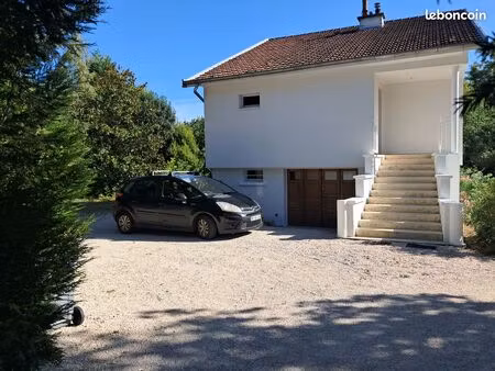 maison rénovée 90m² – 3 ch – grand jardin 1500m² & sous-sol 70m²