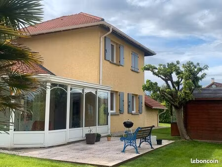 ? chambre privative avec sdb & wc – maison avec jardin à morestel ?