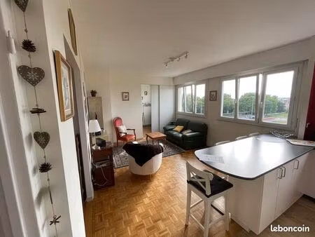 location t2 meublé  lumineux et sans vis à vis sur lambersart