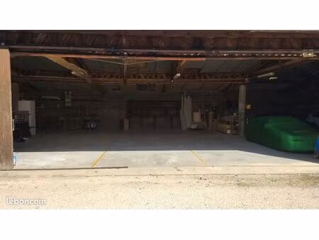 hangar (emplacement de 10m/3m)