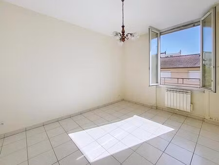 appartement t2 baigné de lumière