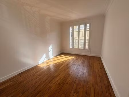 beau studio de 35m renove - secteur nation