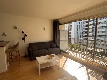 joli studio avec grand balcon