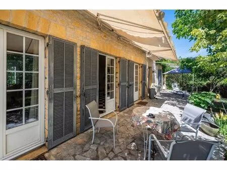 sarlat – grande maison familiale de 7 chambres avec piscine sur 1 930 m² de jardin clos