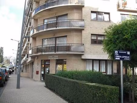 studio à louer dans immeuble récent. quartier basilique