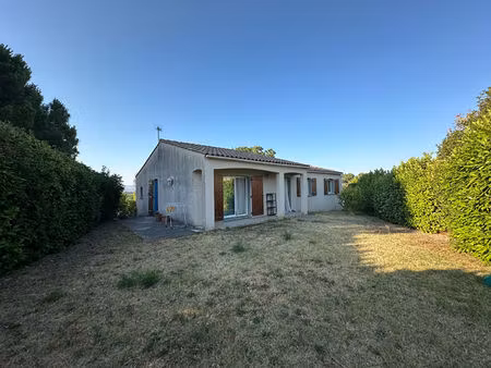 villa indépendante de plain-pied 4 pièces avec jardin clos  garage et terrasse pour une lo
