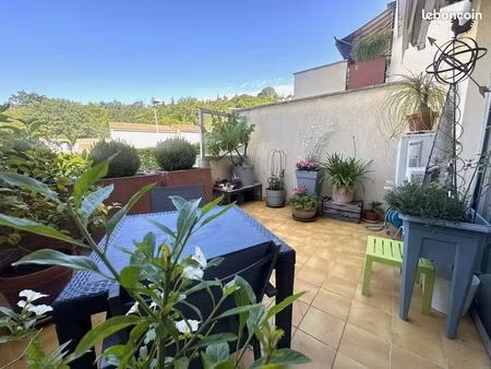 magnifique t3 traversant avec terrasse et place de stationnement en sous sol