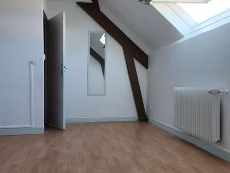loué chambre spacieuse  salle de bain privative