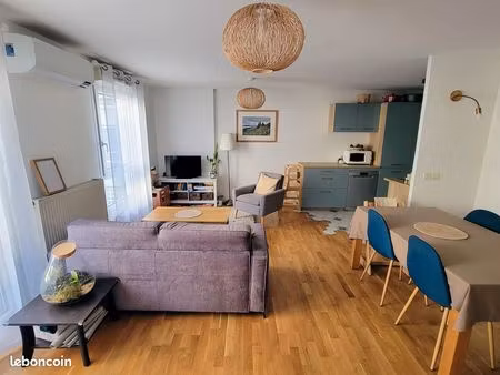 t3 duplex meublé de 72 m² – climatisation réversible – à 150 m du métro gare de vaise – di