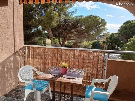 sept a juin studio meublé port de hyères (terrasse  pkg  lave linge)