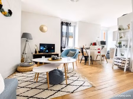 direct particulier t2 disponible fin août  stationnement gratuit