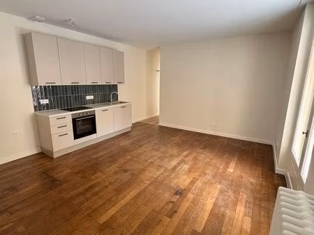appartement t2 rénové avec grande terrasse– plein centre vichy