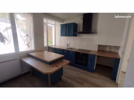 appartement deux chambres avec garage et cour