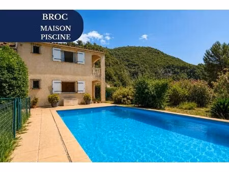 5 pièces 141 m² - villa piscine chauffée - le broc