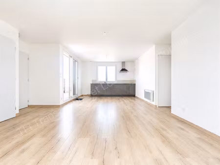 appartement t3 avec terrasse et jardin privatif