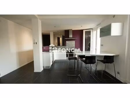 valence – t3 rénové – ascenseur – dpe c – terrasse – 145 000 € fai