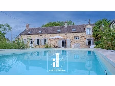 a 35 mn de fontainebleau  tres belle longere de 163 m² sur un jardin de 758 m²