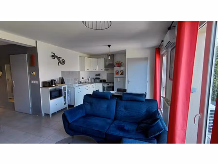 dans lotissement récent maison f4