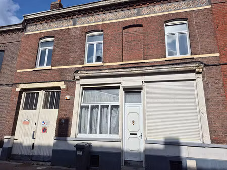 maison à rénover 140m2 possibilité 210m2 habitable avec garage 50m2 et son entrepôt.!