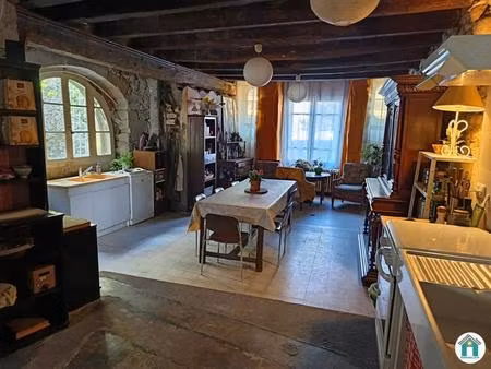 maison de village - 300m ²
