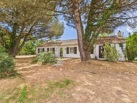maison familiale – 3 chambres – 5 480 m² de terrain avec piscine