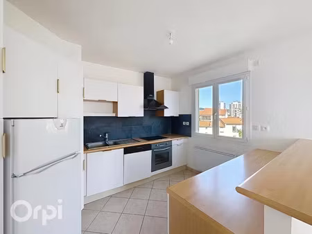 location appartement 3 pièces 66 m² à clermont-ferrand (63000)  890 €