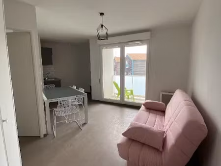 location meublée appartement 1 pièce 33.28 m² à la rochelle (17000)  715 €