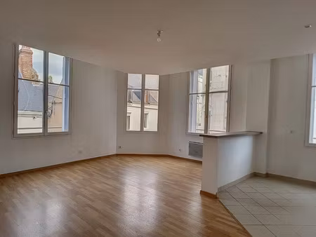 location appartement 3 pièces 84.02 m² à orleans (45000)  781 €