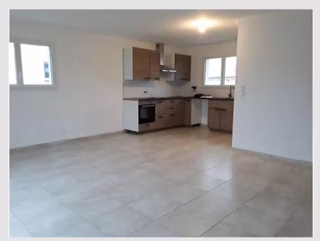 location maison 3 pièces 75.25 m² à saint-paul-en-born (40200)  820 €