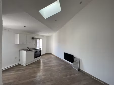 hyères centre - studio en location vide - disponible au 1er
