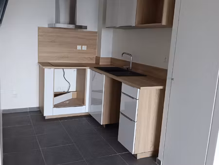 location appartement 2 pièces 41 m² à fort-de-france (97200)