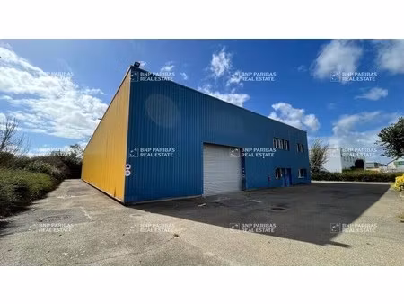 location local d’activités coignières 78310 1726m²