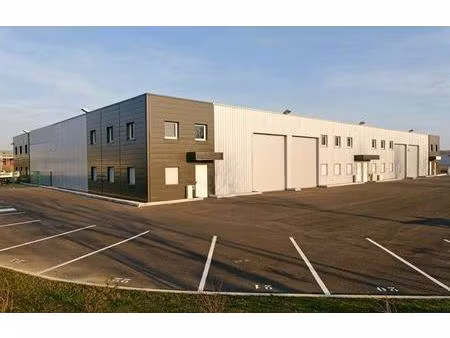 location local d’activités vert saint denis 77240 777m²