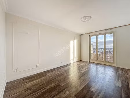 montreuil  au pied du metro croix de chavaux  dernier etage sans vis a vis  3 pièces avec 
