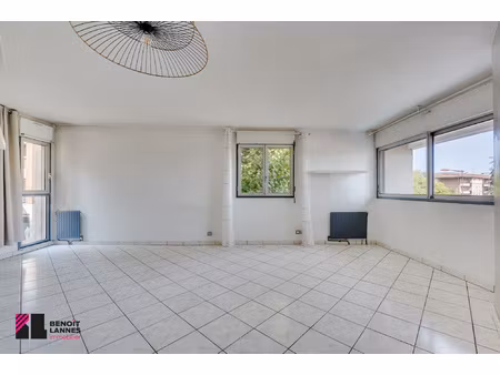 appartement t2 de 46m2 avec terrasse  parking et piscine.