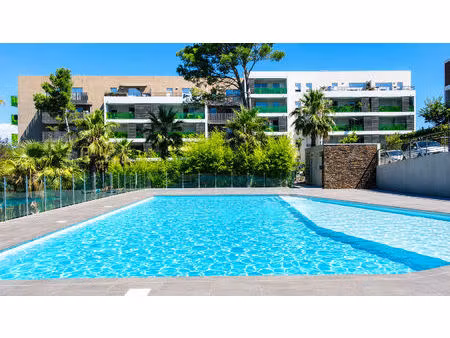a vendre  saint raphaël  appartement deux pièces avec piscine dans une résidence récente