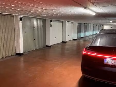 garage fermé - boulevard louis mettewie