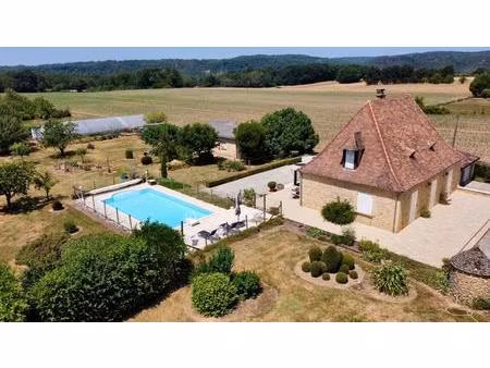 belle périgourdine de qualité avec piscine  dépendance et plus d'un hectare de terrain