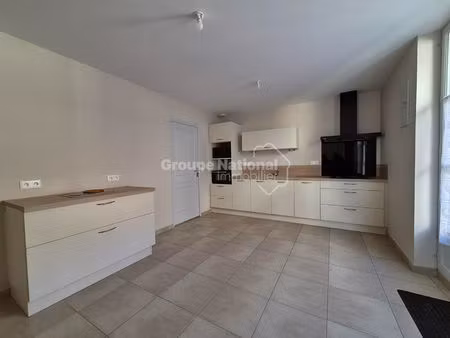 maison entièrement rénovée  3 chambres à descartes  87 m2