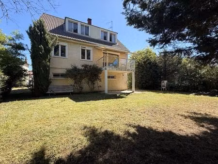 maison individuelle - un jardin sans vis-à-vis  bordé par la rivière  dans un écrin de ver