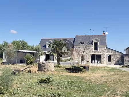 belle longère ligérienne avec piscine et hangar